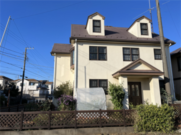 屋根外壁塗装工事前のお住まい