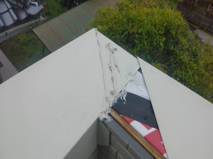 新規笠木板金の設置