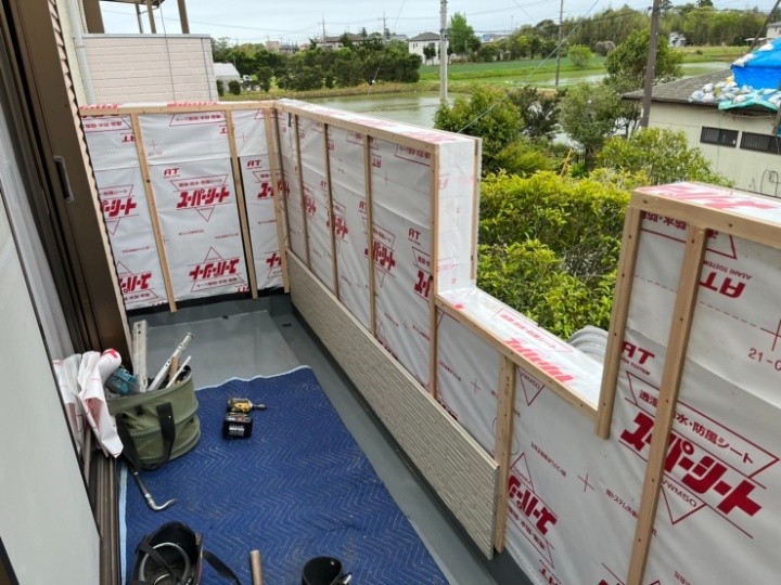 下地調整と胴縁の取り付け