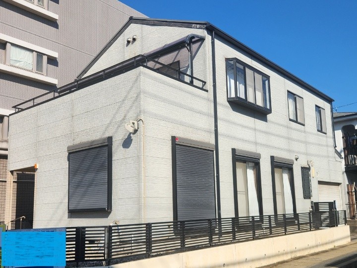 屋根外壁塗装工事前のお住まい