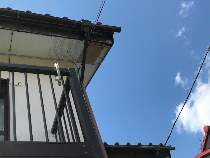 剥がれた軒天