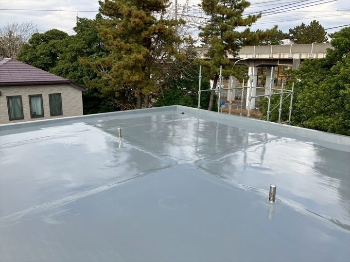 雨漏りしたテラスハウスの陸屋根（屋上）へウレタン防水の通気緩衝工法を行い再発防止