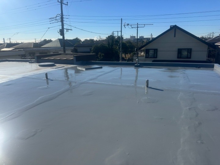ウレタン防水通気緩衝工法後のテラスハウスの陸屋根（屋上）
