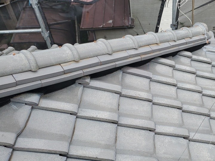 令和元年房総半島台風被害で損壊した瓦屋根に棟取り直し工事を施工してメンテナンス