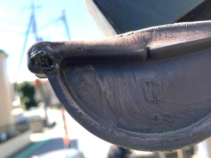 先端部の傷みと水のまわり方が気になる状態