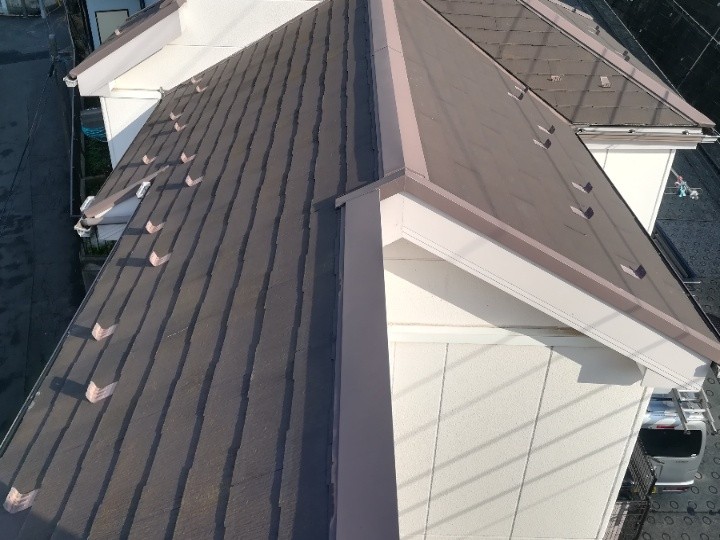 屋根全体の色調と納まりを確認