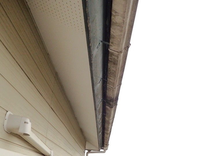 雨樋の歪みと傾きの確認