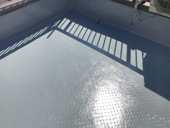 サラセーヌAVシート工法で通気緩衝層を形成し、ウレタン塗膜へ