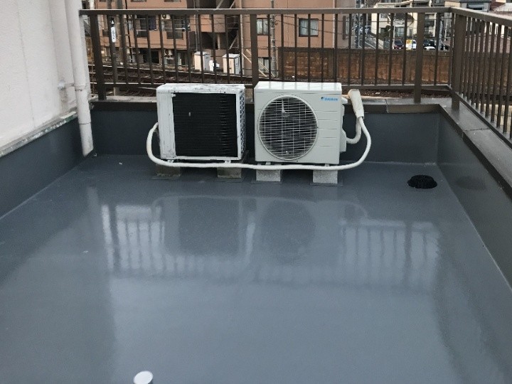 船橋市宮本にて陸屋根屋上へウレタン防水通気緩衝工法を行い雨漏り対策とドレン納まり改善