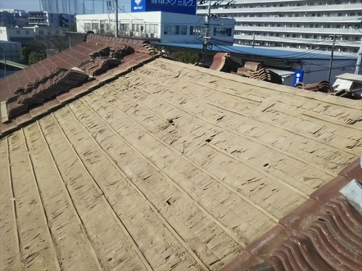 既存瓦の撤去と丁寧な仕分け
