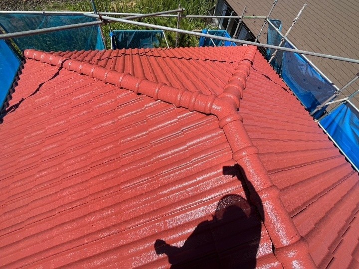 セメント瓦屋根を塗料材「サーモアイSi」で塗装工事して遮熱性を向上したお住まい