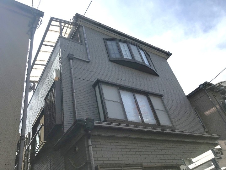屋根外壁塗装工事前のお住まい