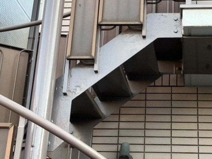 中塗り・上塗りで色味と保護性能を回復