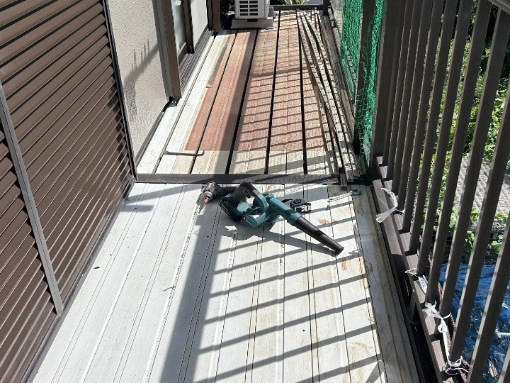 デッキ面の色あせと傷みの確認