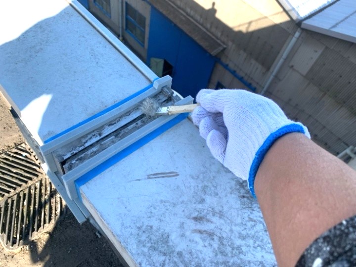 プライマー塗布で密着性を確保