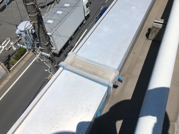 屋上の笠木と継ぎ目の構造確認