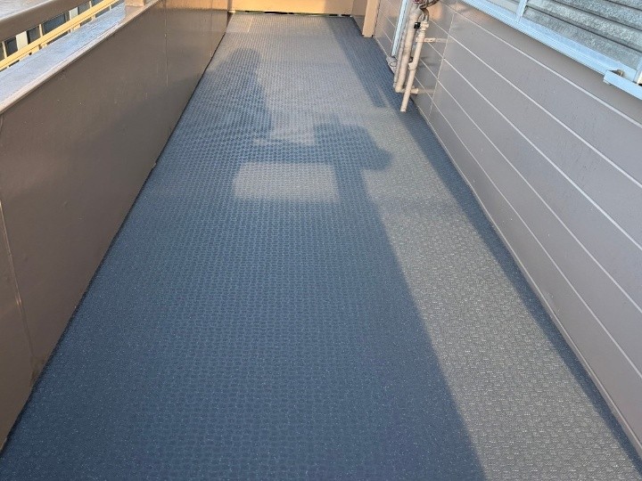 東リNSシートで共用通路を長尺シート仕上げ