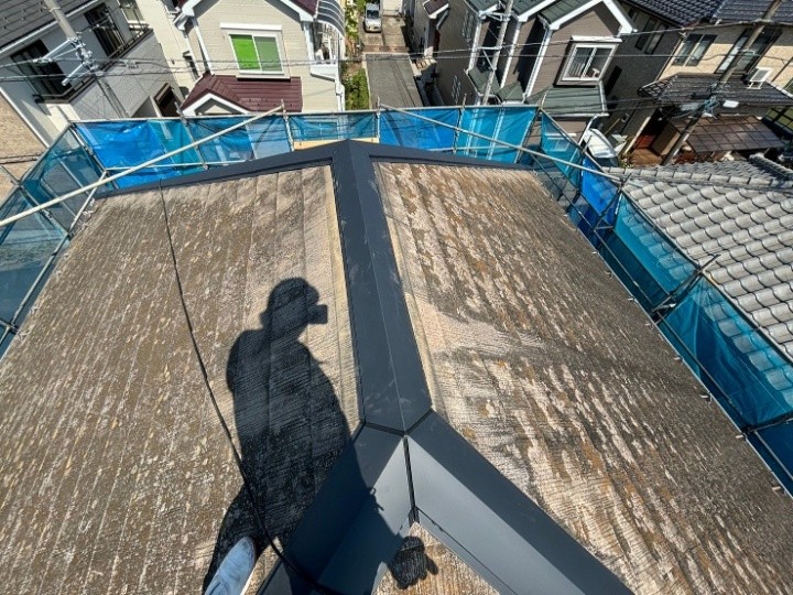 樹脂製貫板を採用して棟板金交換工事を実施した屋根