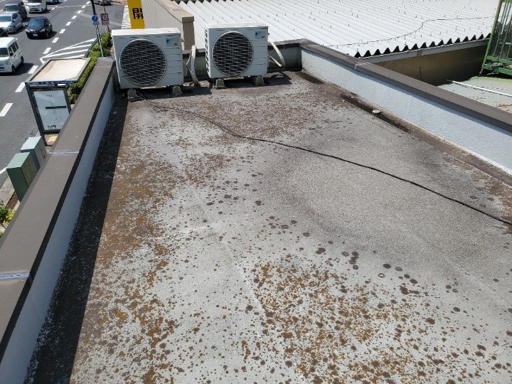 劣化した築25年陸屋根