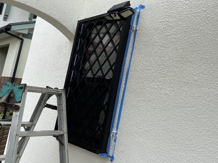 窓廻りが雨漏りした状態