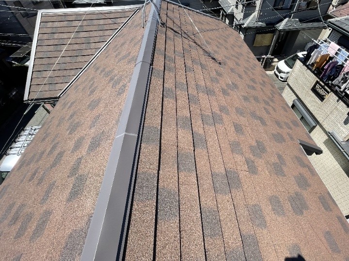 剥離したパミール屋根からディプロマットスター屋根へカバー工法を実施