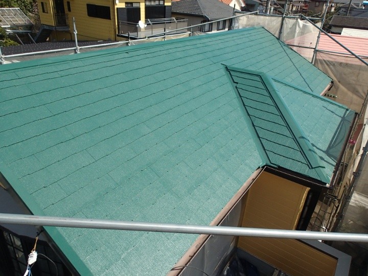 塗膜劣化したスレート屋根へ「棟板金交換＋遮熱塗料サーモアイSiで屋根塗装」を行い改修工事