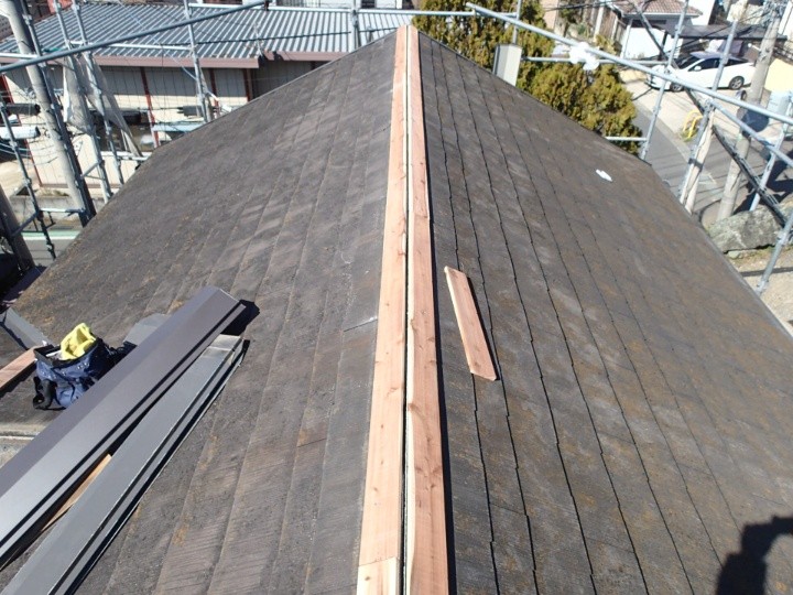 棟部の下地を新設する工程