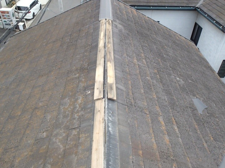 棟付近の板金の異常と露出箇所の確認