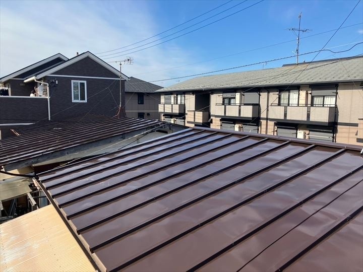塗装工事後のトタン屋根