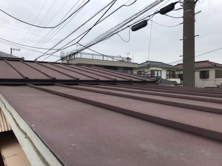 瓦棒トタン屋根の全体状態を確認