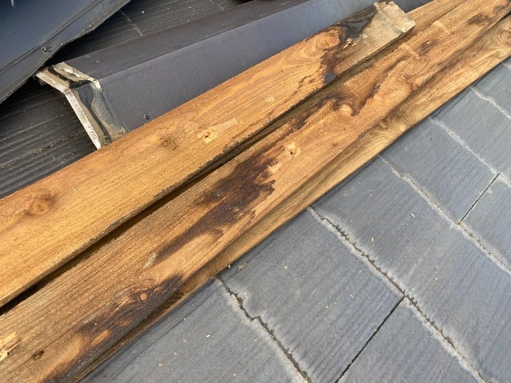 既存棟板金と貫板の撤去