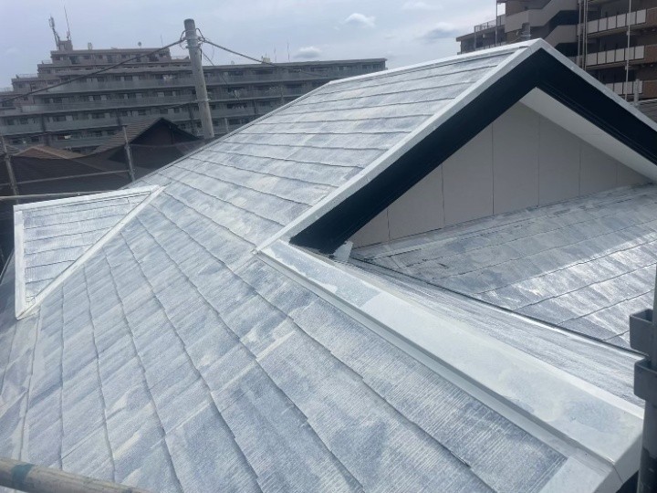 棟板金の設置と納まり調整