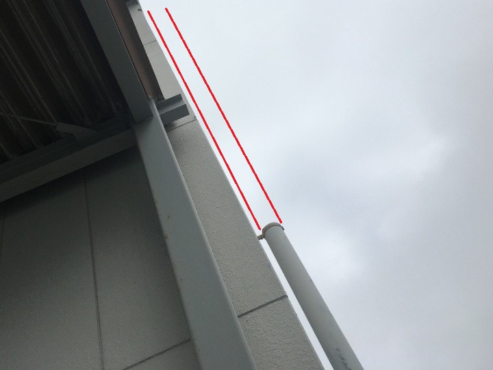 軒先で飛散した雨樋の確認