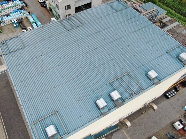 塗装工事前の工場の折半屋根