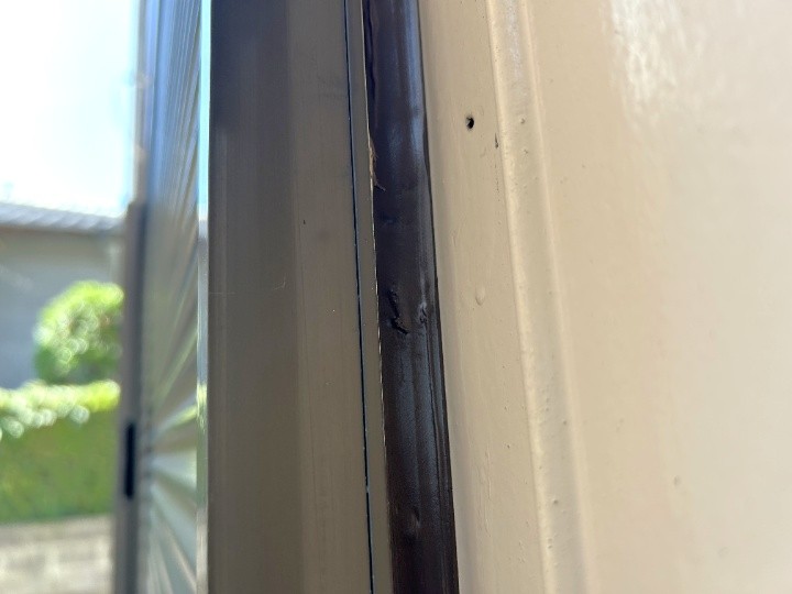 ヘラ押さえで均し、仕上がりを確認