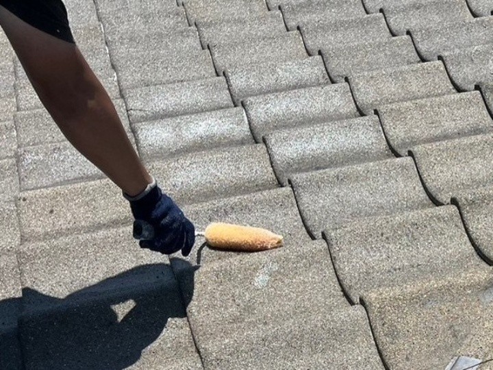 下塗り作業（ファイン浸透シーラー）