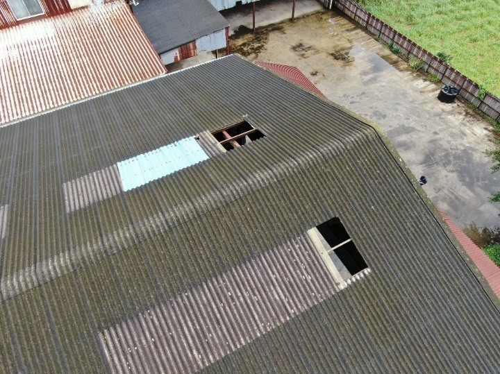 屋根全体の破損状況