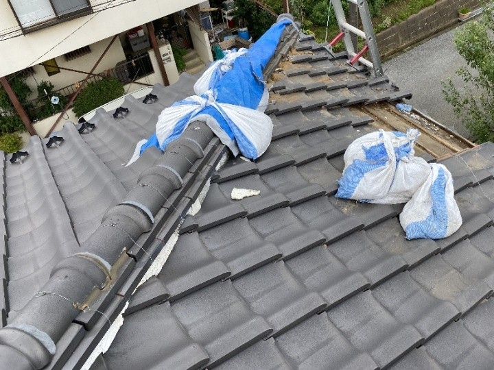 強風被害を受けた瓦屋根