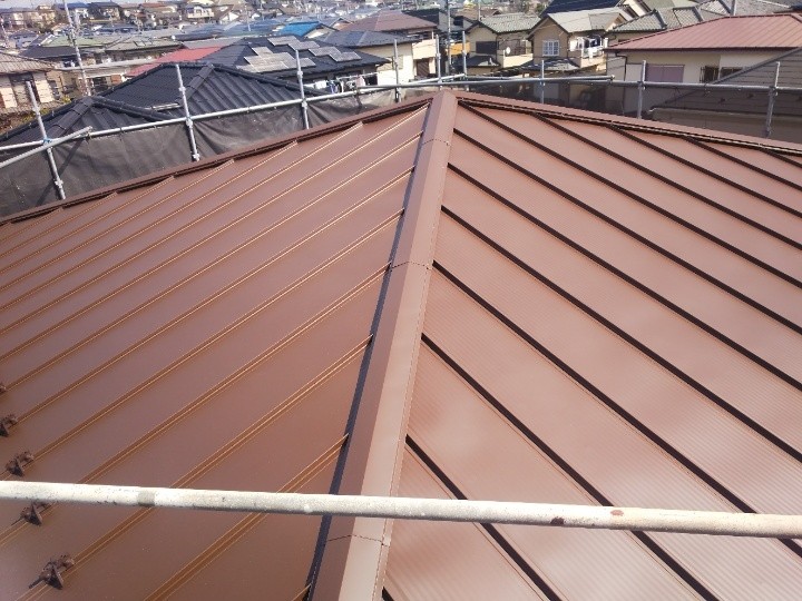 スタンビー455立平葺き屋根へ葺き替え工事したお住まい