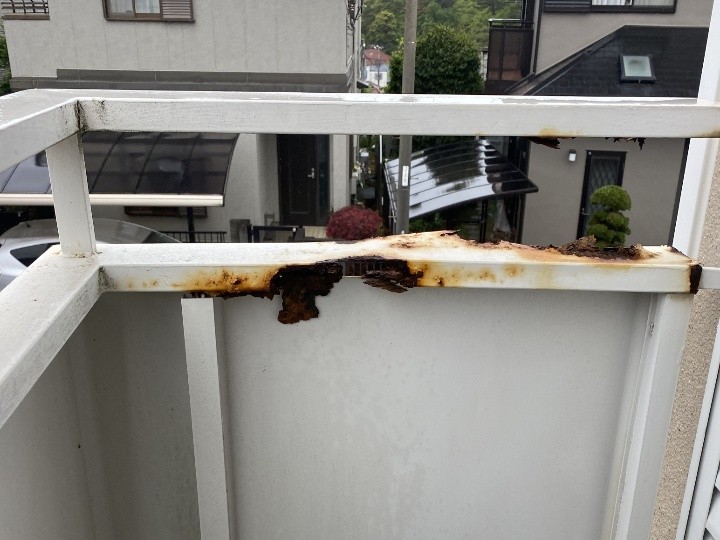 腐食による欠損が見られる水平材