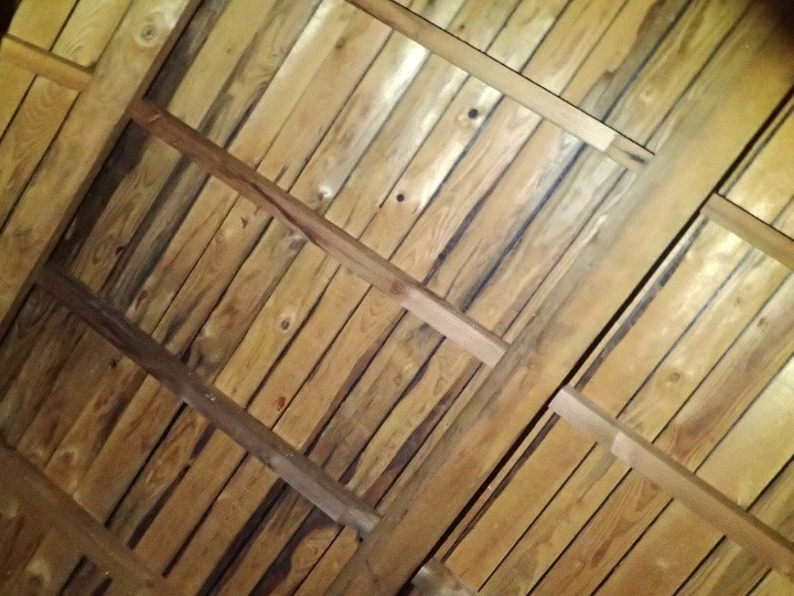 屋根裏の状態確認