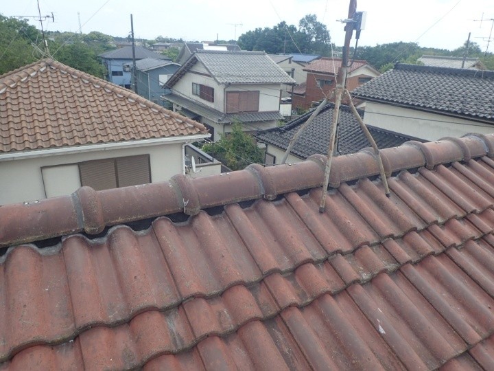 雨漏りした屋根に「棟瓦取り直し工事と屋根葺き直し工事」を併せて施工したお住まい
