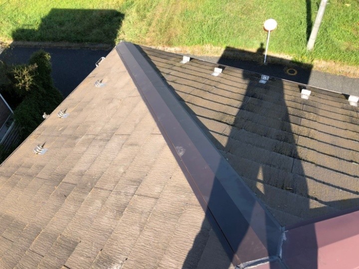 強風被害で一部飛散した棟板金に部分交換工事を施工