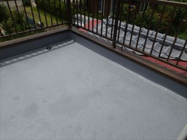 新規FRP防水工事後のベランダ