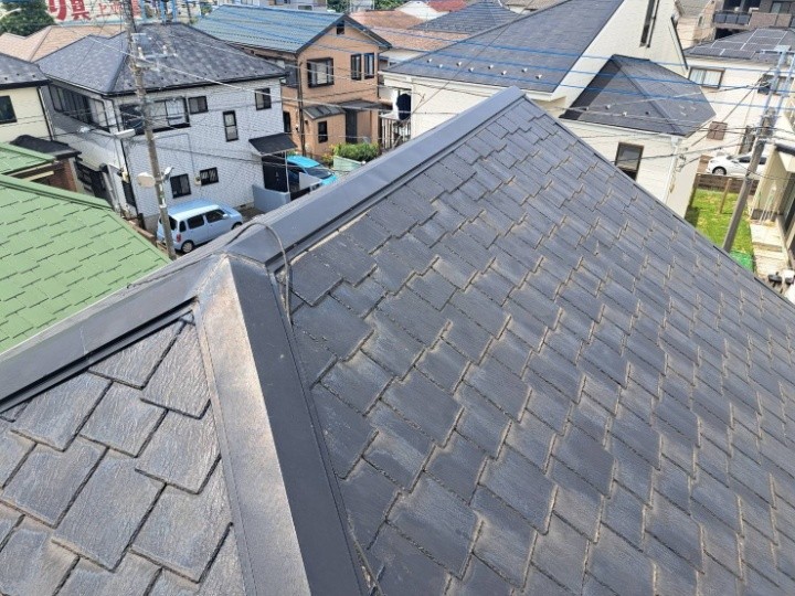 強風で飛ばされた棟板金に樹脂製貫板を採用して棟板金部分交換工事