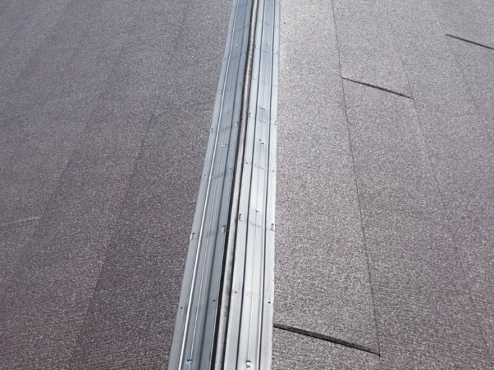 棟板金の下地取り付け