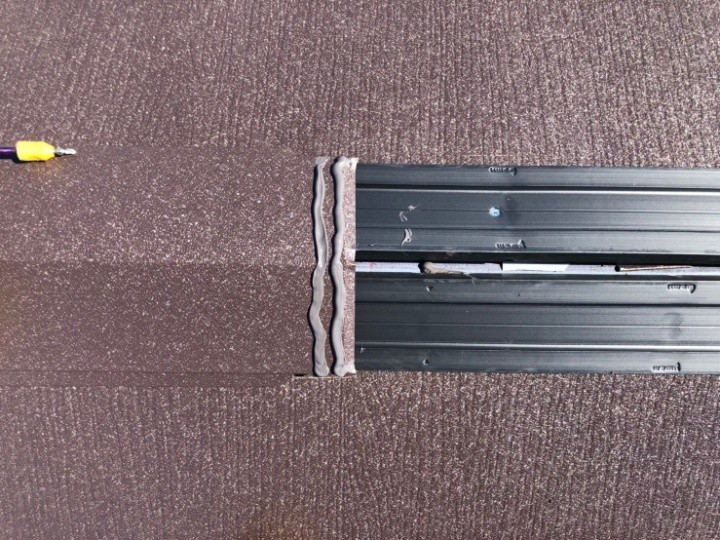 棟板金の施工とシーリング処理