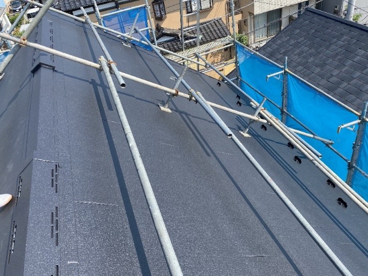 剝離したパミール屋根からスーパーガルテクト屋根へカバー工事