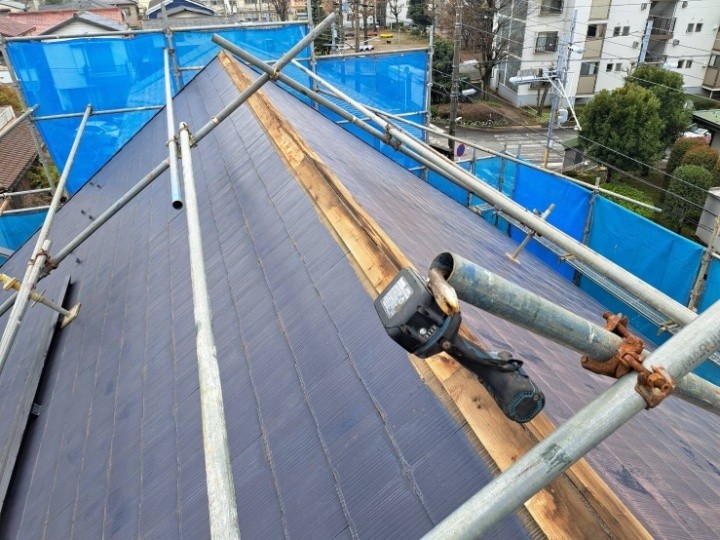 既存棟板金の撤去と下地確認