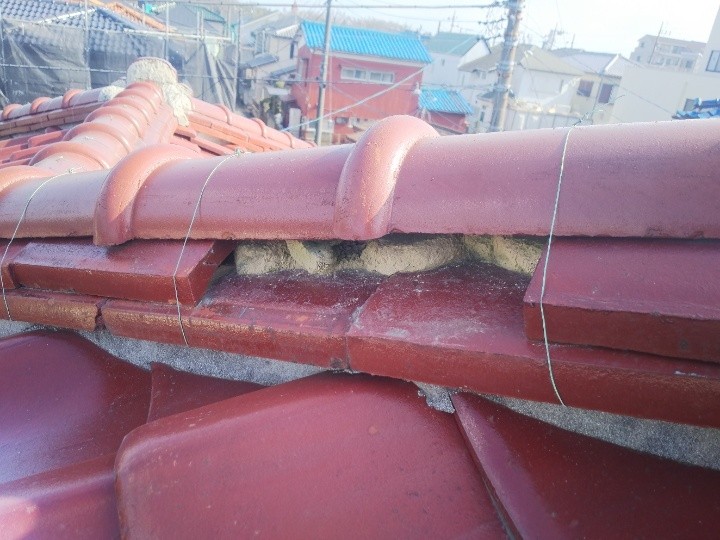 棟下の漆喰の剥がれ